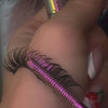 Mascara multichrome Lashtrip avec reflets changeants et effet volume.