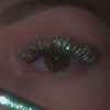 Mascara multichrome Lashtrip avec reflets changeants et effet volume.